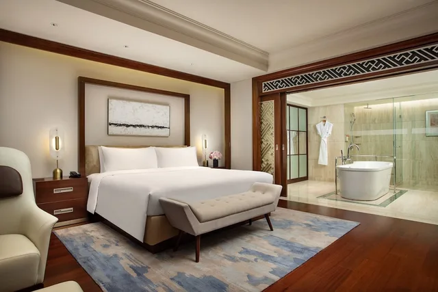 Plaza, Crown, Suite, King Bed، Crowne Plaza Fudan 2/5