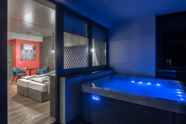 Onyx Luxury، Sarvar 19/50