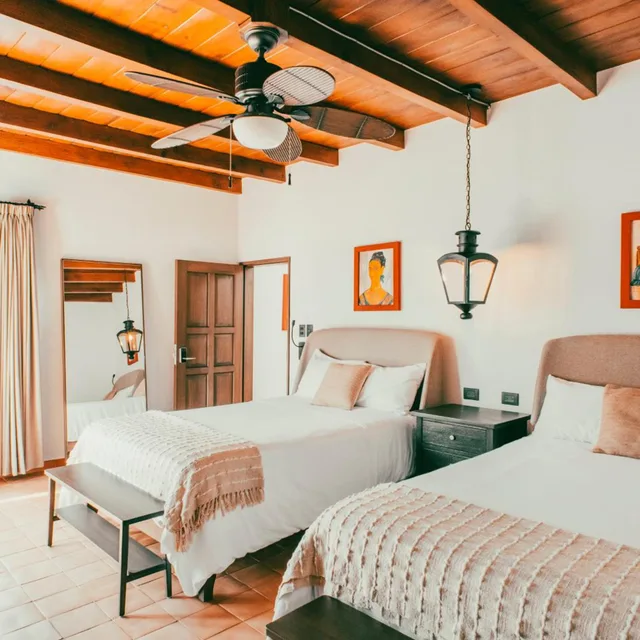 جناح جونيور، Hotel Socavon 7/8