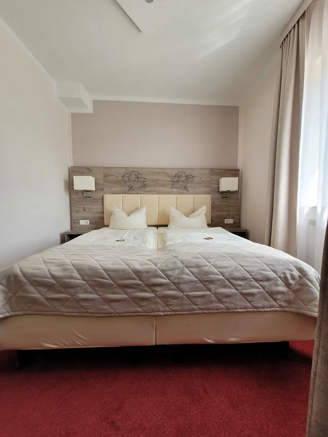 غرفة كلاسيكية بسرير كوين، Hotel Rosengarten 1/4