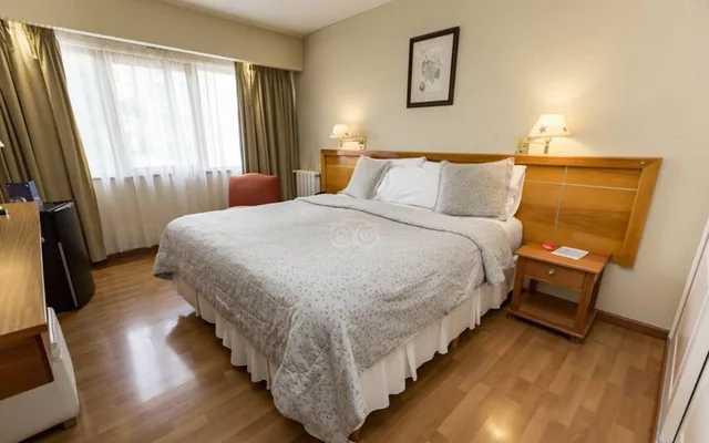 غرفة قياسية ثلاثية بسرير مزدوج وسرير فردي، Hotel Nahuel Huapi 1/10