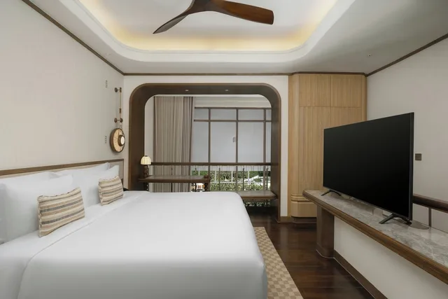 جناح دوبلكس كومفورت بسرير كينج بإطلالة على المسبح بغرفة نوم واحدة مع أريكة، Centara Grand Beach Resort Hua Hin 1/9