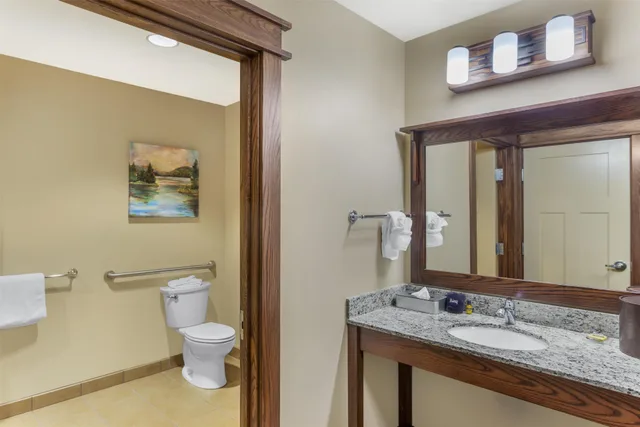 غرفة بسرير كوين مع أريكة لذوي الإعاقة، Best Western Plus High Country Inn 7/10