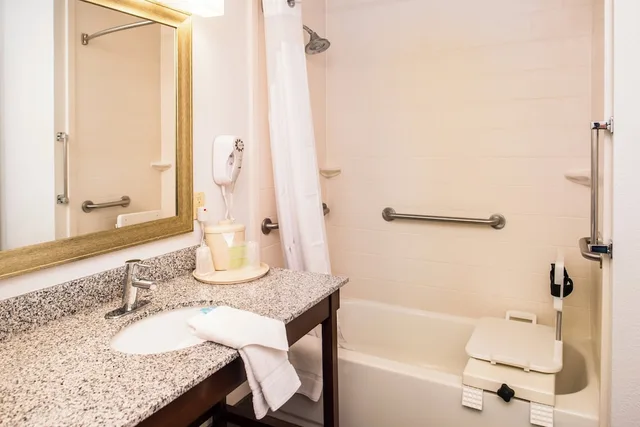 جناح بسرير كينج لذوي الإعاقة، Holiday Inn Express Hotel Suites Alamogordo Hwy 54 70 2/4