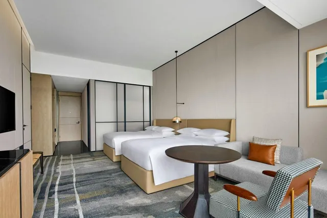 Guest Room, Deluxe, Twin Beds, Lake View, Sheraton Chengdu Pidu 2/4
