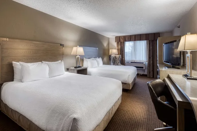 Standard, 2 Queen Beds, Accessible, Best Western Alpenglo Lodge 6/10