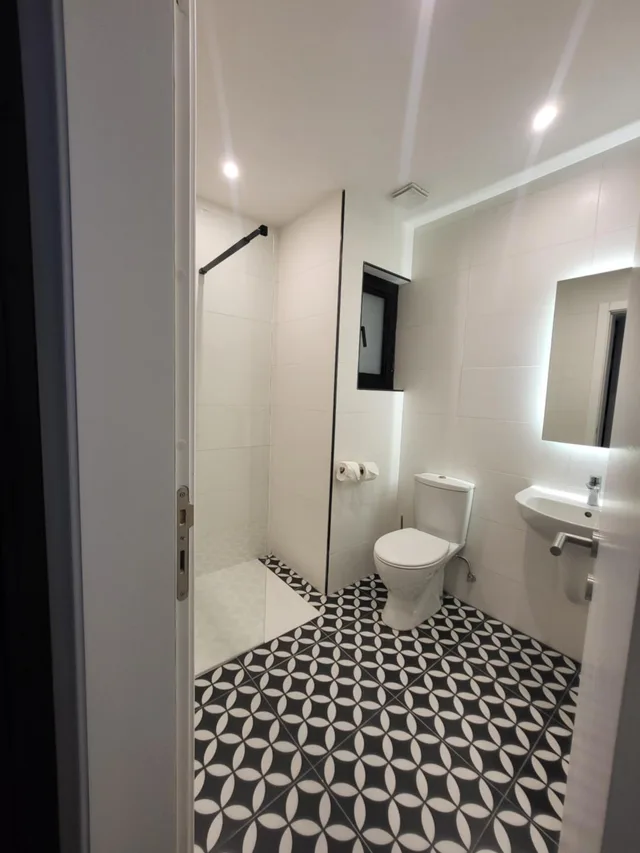 غرفة ثلاثية، Carlton Hotel Malta 5/5
