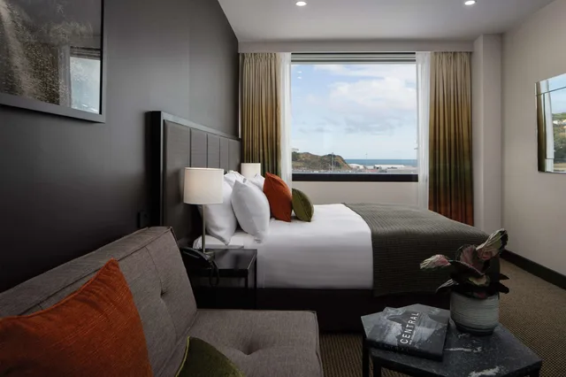 Superior South King Room، Rydges Wellington Airport 1/3