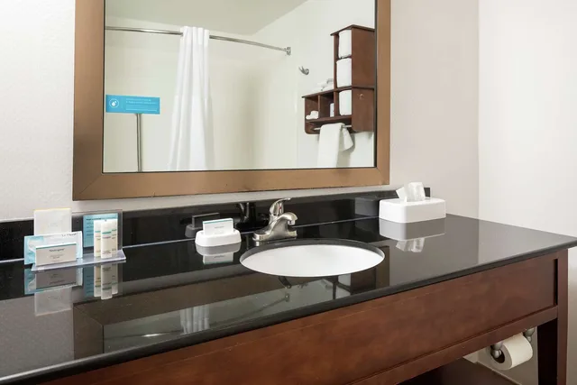 غرفة بسرير مزدوج بإطلالة على النهر، Hampton Inn Helen 1/1