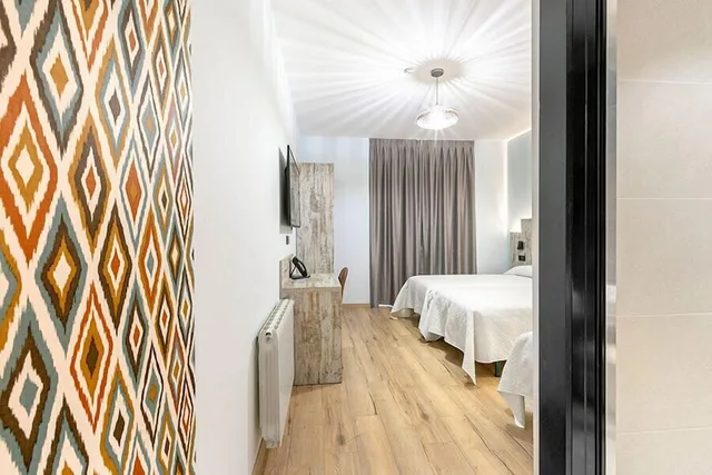 Room, Triple, Hostal Anton Martin 4/10