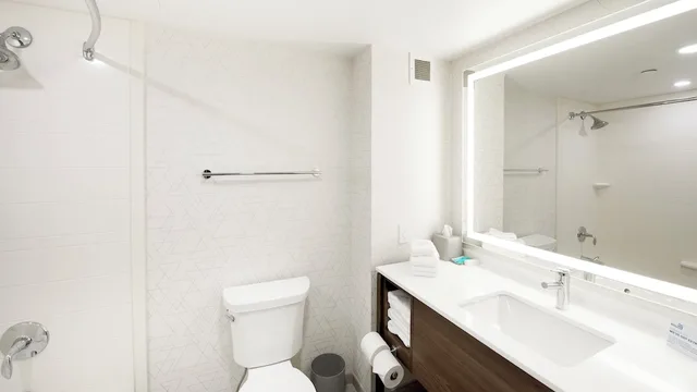suite, 2 queen beds, Holiday Inn Express Hotel Suites Waterloo St Jacobs 9/10
