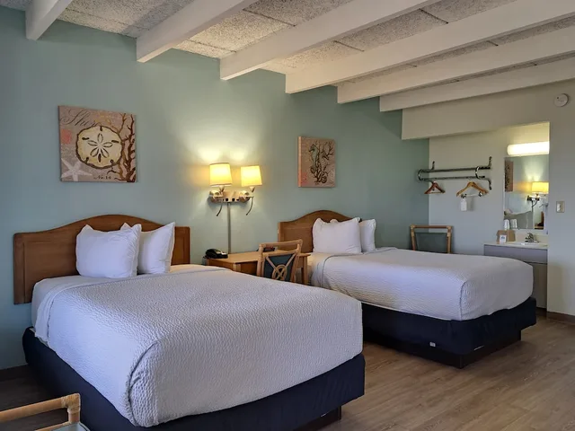غرفة بسريرين مزدوجين، Days Inn & Suites By Wyndham Jekyll Island 6/10