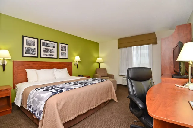 Standard, King Bed, Sleep Inn and Suites Conference Center And Water Park 3/7