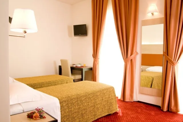 غرفة بسرير مزدوج أو سريرين منفصلين، HOTEL FONTANELLE 1/4