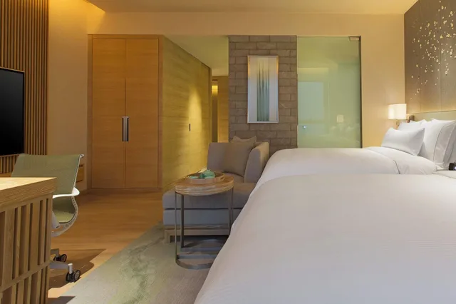 Premier, Twin Beds, River View, The Westin Chongqing Liberation Square 4/6