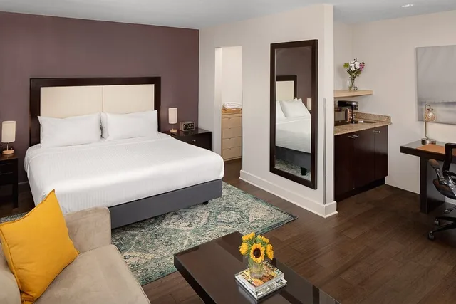 جناح بسرير كينج، The Andrew Hotel 2/6
