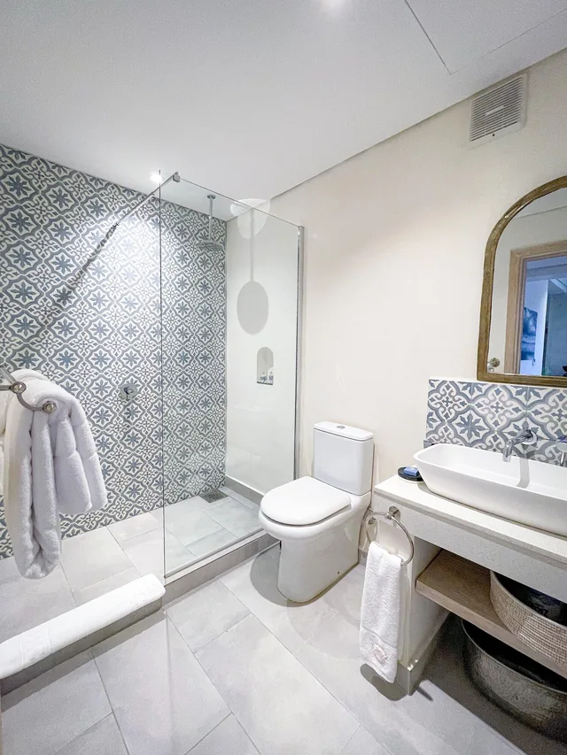 Diplomat, Suite, King and Twin Beds، Latitude 0 Degrees 1/2