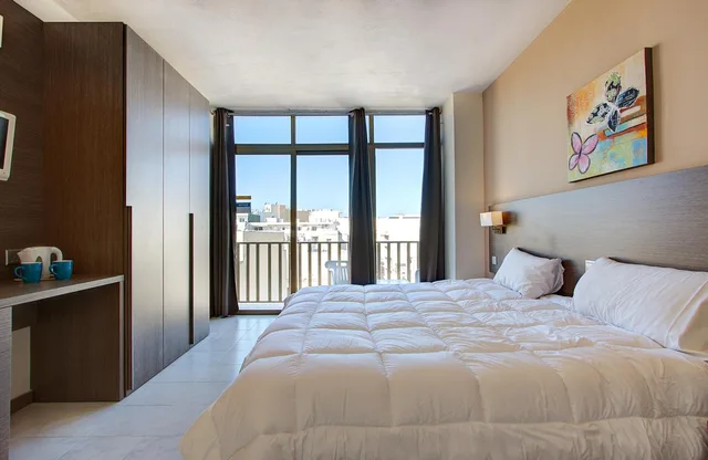 غرفة بسرير مزدوج أو سريرين منفصلين بإطلالة جزئية على البحر، Primera Hotel 3/10