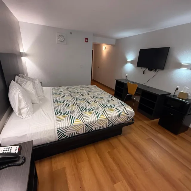 غرفة بسرير كينج لذوي الإعاقة، Motel6 Oklahoma City, OK - South 3/10