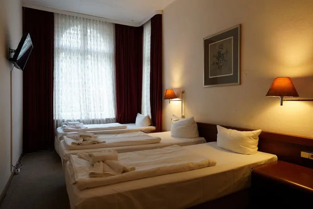 غرفة قياسية ثلاثية بسرير كوين وسرير فردي، Hotel Xantener Eck 2/6