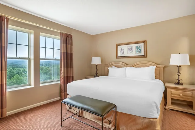كوخ بسريرين منفصلين وسريرين كينج بغرفتي نوم مع أريكة، Sunrise Ridge Resort 1/9