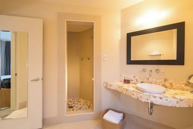 جناح بريميوم بسرير كينج، Chateau Bromont 3/5