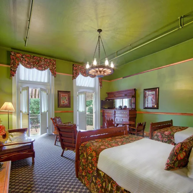 استوديو بشرفة، The Menger Hotel 1/2