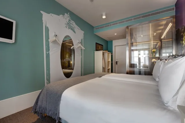 غرفة سوبيريور بسريرين منفصلين بإطلالة على المدينة، Lx Boutique Hotel 1/2