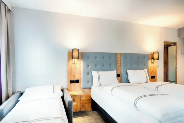 غرفة قياسية ثلاثية بسرير مزدوج وسرير فردي، Premier Inn Lindau Hotel 1/2