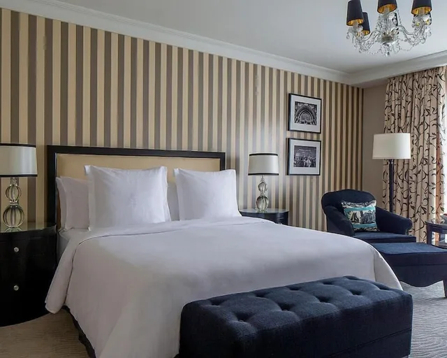Superior, King Bed, Four Seasons Hotel Prague 2/4