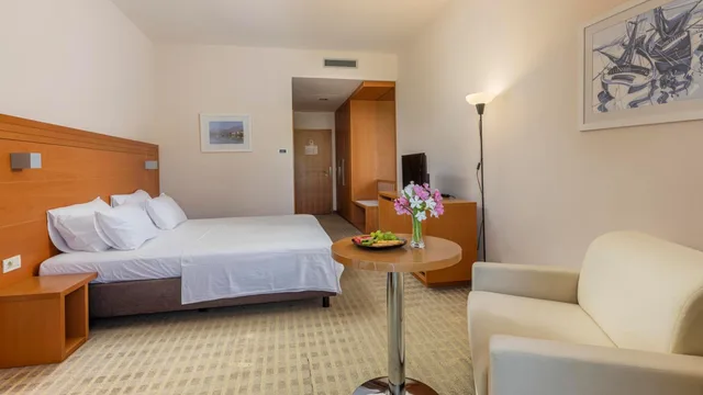 غرفة سوبيريور بسرير مزدوج بإطلالة على المتنزه بشرفة، Family Hotel La Luna – All inclusive 3/6