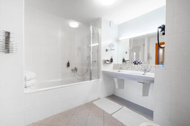 Classic, Suite, King Bed, Pool Access، OREA HOTEL PYRAMIDA 9/10