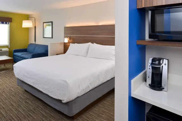 جناح بسرير كينج بمنطقة جلوس، Holiday Inn Express And Suites Ottumwa 5/8