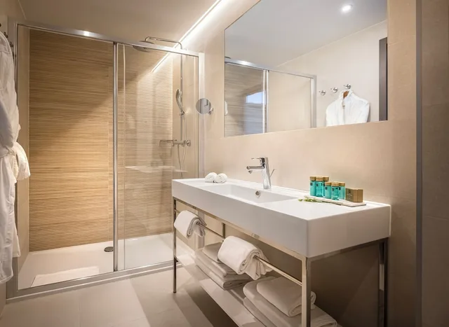 Deluxe Twin with Balcony, Aminess Laurel Khalani Hotel 2/2