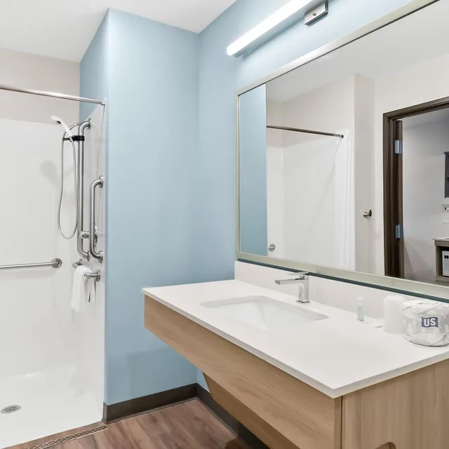 جناح بسرير كوين لذوي الإعاقة، WoodSpring Suites Pensacola West 7/8