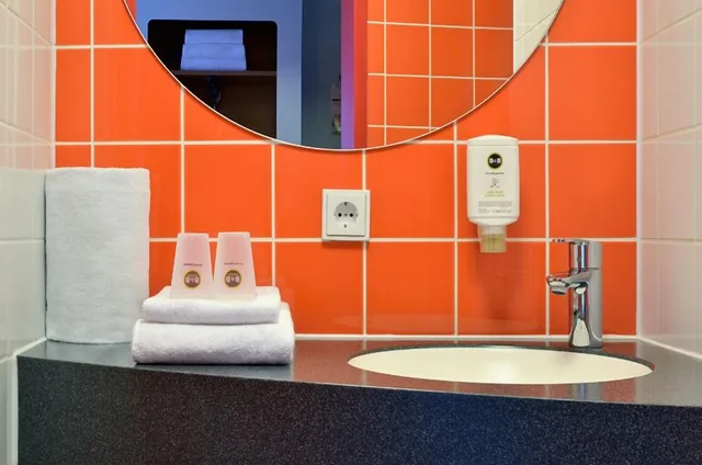 غرفة بسرير كوين، B&B Hotel Frankfurt Niederrad 8/10