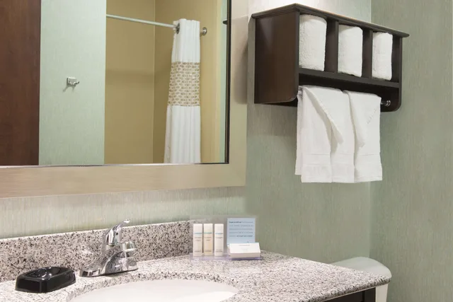 غرفة بسريرين مزدوجين، Hampton Inn & Suites Kokomo 2/3