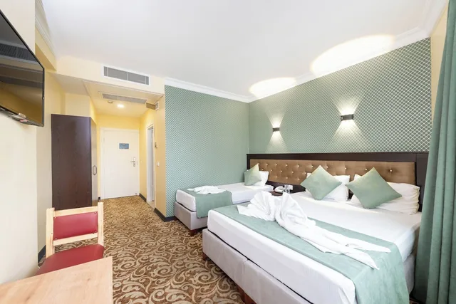 غرفة قياسية ثلاثية بثلاثة أسرّة، Grand Abimo Hotel (ex Hotel Diamond City) 3/7