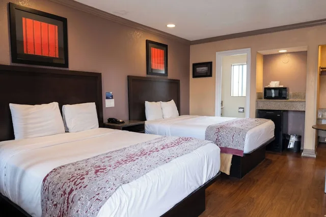 غرفة بسريرين كوين، Om Park Inn and Suites El Cajon near San Diego 3/10