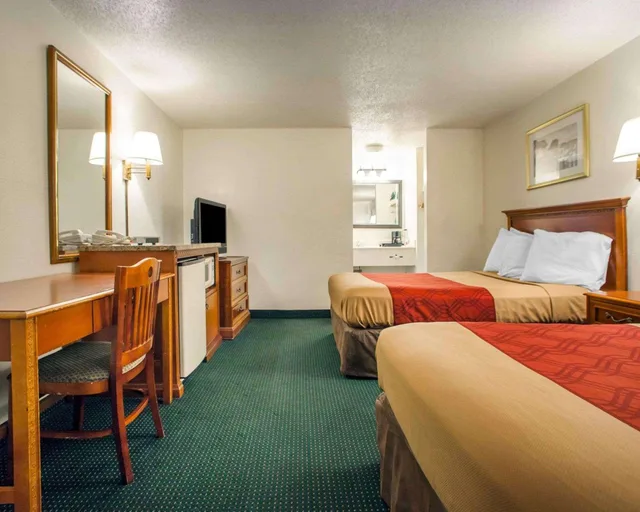غرفة بسرير مزدوج، Econo Lodge Somers Point 2/2