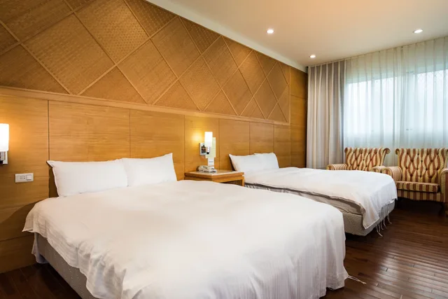 غرفة كلاسيكية رباعية بسريرين مزدوجين بحمام خاص، Jun Yue Hanging Garden Resort 1/2