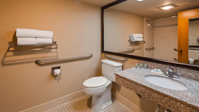جناح بسرير كينج لذوي الإعاقة، Best Western East Towne Suites 3/3