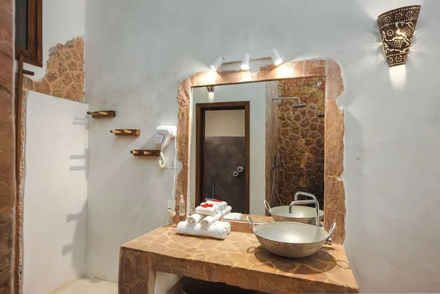 غرفة سوبيريور ثلاثية بسرير كينج وسرير فردي بإطلالة جزئية على البحر، Mvuvi Boutique Resort 6/6