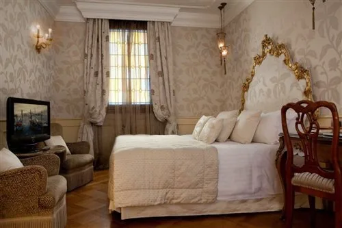 غرفة سوبيريور بسرير مزدوج، Baglioni Hotel Luna 1/1