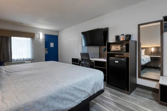 غرفة قياسية بسرير كينج، Clarion Pointe Decatur River City 7/10
