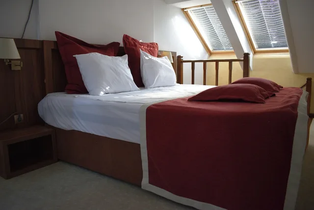 Room, King Bed, Attic, Hotel Gott 2/4