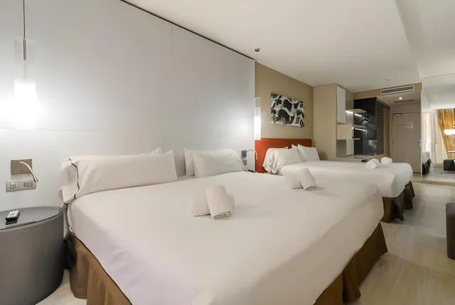 غرفة رباعية بسرير كوين، Grums Barcelona Hotel 1/1