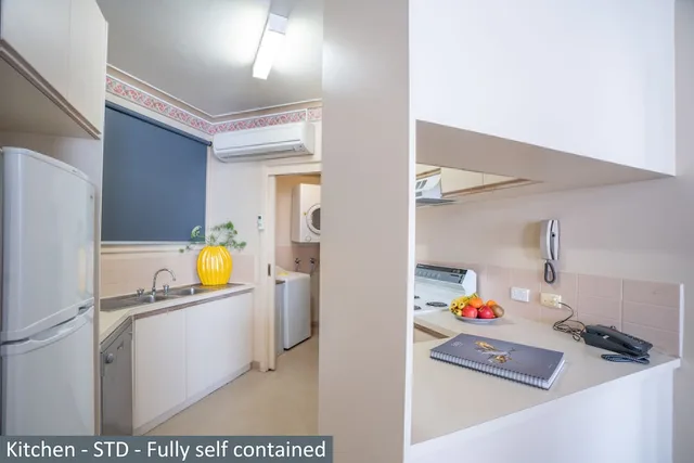 Mixed Dorm, Apartment, Queen Bed, Shared Bathroom، Carlton Clocktower Apartments 4/4