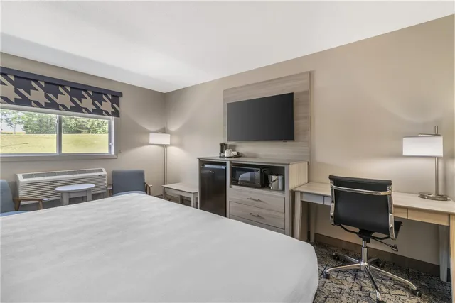 Room, King Bed, Best Western Caribou Inn 3/4