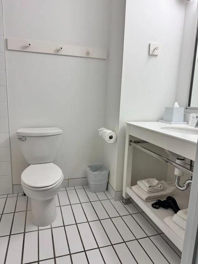 جناح سوبيريور بسريرين كوين، Four Points By Sheraton Prince George 8/9